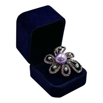 Gunmetal grey colour plated dress ring with genuine crystal stones and a imitation pearl stone.
size adjustable, one size fits all.
Supplied in a Navy velvet ring box.
Available in a choice of colours.