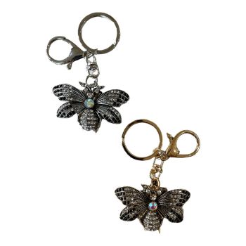 Bee shaped bag charm available in Rhodium colour plating and Rose Gold Colour plating ,embelished with genuine crystal stones .

Sold as a pack of 3 per colour or 4 assorted .

Size approx  Bee   5 x 4cm total size 8 cm .
