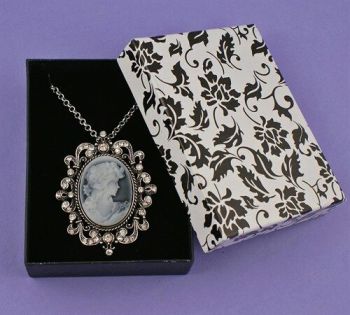 Black & White Small Necklace Box (50p Each)