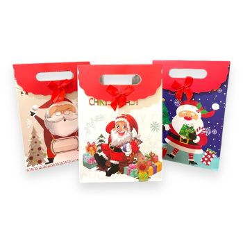 medium size Santa design  Christmas gift bags with a velcro fastner and a decorative ribbon bow.

Available as a pack of 12 assorted.

Designs may vary .

Size approx 27 x 19 x 19.2 cm .

Discount available in quantity .