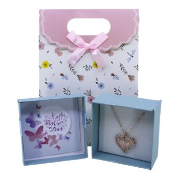 Boxed mothers day Mum pendant gift set.
Set includes a heart shaped pendant with a Mum design decorated with genuine Clear crystal stones.
