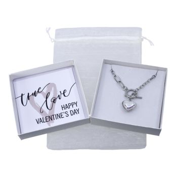 Boxed valentines day T bar pearl heart bracelet gift set.
Set includes a Gold or Rhodium colour plated t bar bracelet decorated with a imitation pearl heart.


