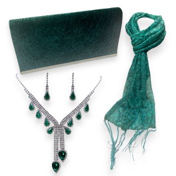 Amazing Value Evening Set great for that special occasion .

Set includes stunning Velvet evening bag with an embossed rose design with magnetc fastner and rhodium chain shoulder strap  .Set includes  rose design scarf and diamante set with genuine crys