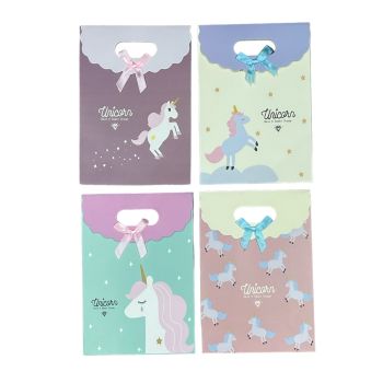 Assorted Unicorn design paper gift bag with velcro fastner and ribbon detail.

Size approx 21 x 14. 5 cm.

Sold as a pack of 12 assorted .

Discount available in quantities.