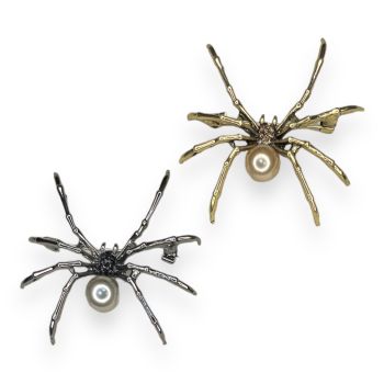 Venetti collection Spider brooch with genuine crystals and imitation pearl.

Available in gunmetal plating with Grey pearl and Jet sones ,pr antique Gold colour plating with topaze stones and champagne pearl .

Sold as a pack of 3 per colour or 4 asso