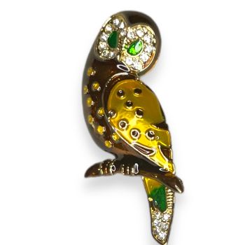 venetti Collection gold colour plated enamel Owl brooch with genuine crystal stones. owl is mainly Brown and Gold tone with a mixture of clear crystal and emerald stones.

available as a pack of 3 .

Size approx 6 x 2.5 cm