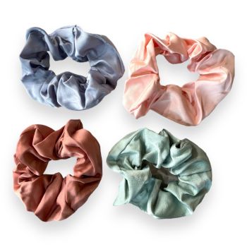 Assorted matt finish satin scrunchies.

Suitable for girls or ladies .

Available in Sage Green , Peach , Silver Grey or Bronze .

Sold as a pack of 12 assorted .

Size approx 12 cm in circumference .