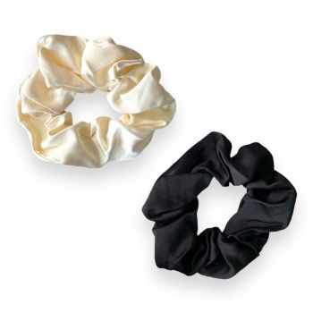 Assorted matt finish satin scrunchies.

Suitable for girls or ladies .

Available in Black and Cream  .

Sold as a pack of 12 assorted .

Size approx 12 cm in circumference .