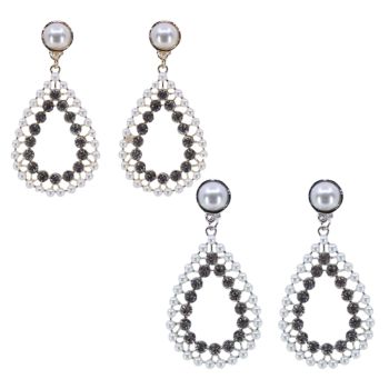 Ladies  pearl and diamante clip -on pear drop earrings with genuine crystal stones .

Available in Gold Colour plating or Rhodium colour plating .

Sold as a pack of 3 per colour or 4 assorted .

Size approx 7.5 x 4 cm 