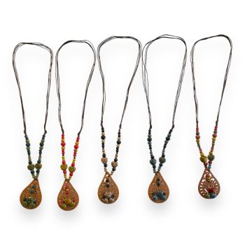 Ladies wooden filigree pendant with ceramic beads on brown cord.

Available in Olive tone ,Turquoise Tone ,Beige Tone ,Mustard Tone ,and multicoloured .

Length approx 26 inch plus pendant 2 x 3 inch 